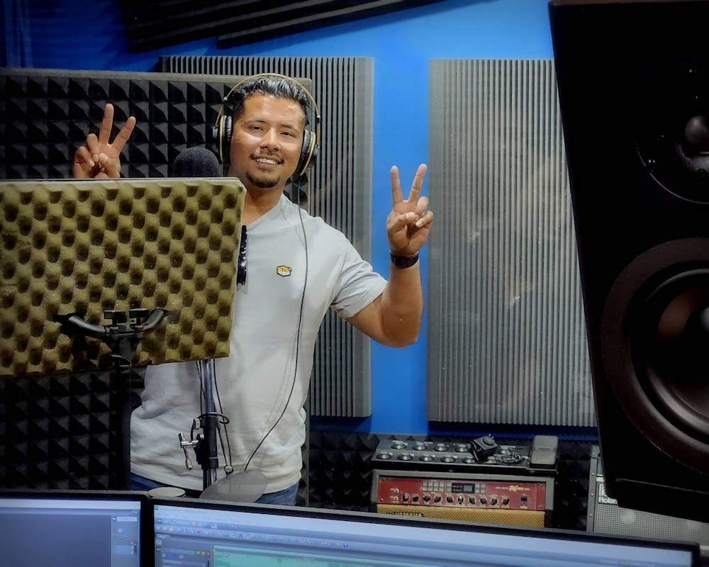 David Ramdam recording vocals